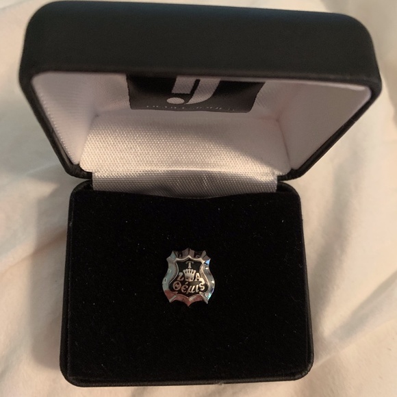 Herff Jones Zeta Tau Alpha Plain Badge - Picture 1 of 1